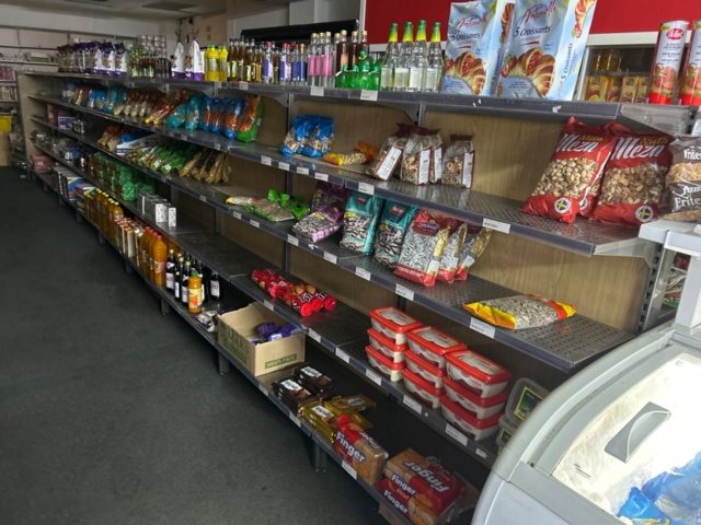 1367201-9 Samtliga butikshyllor i butiken