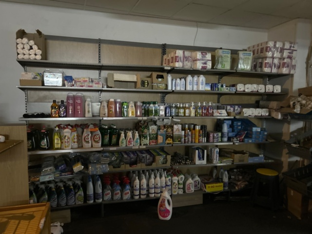 1367201-10 Samtliga butikshyllor i butiken