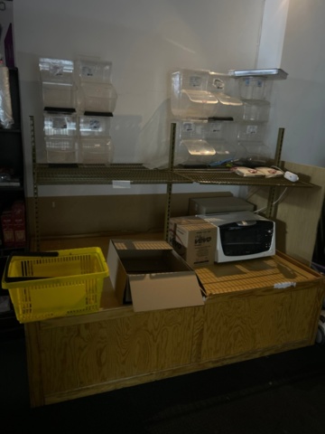 1367201-11 Samtliga butikshyllor i butiken