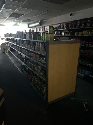 1367201-12 Samtliga butikshyllor i butiken