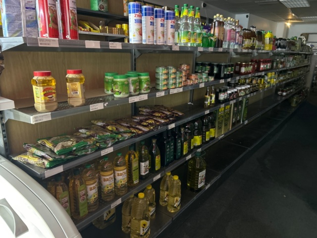 1367201-13 Samtliga butikshyllor i butiken