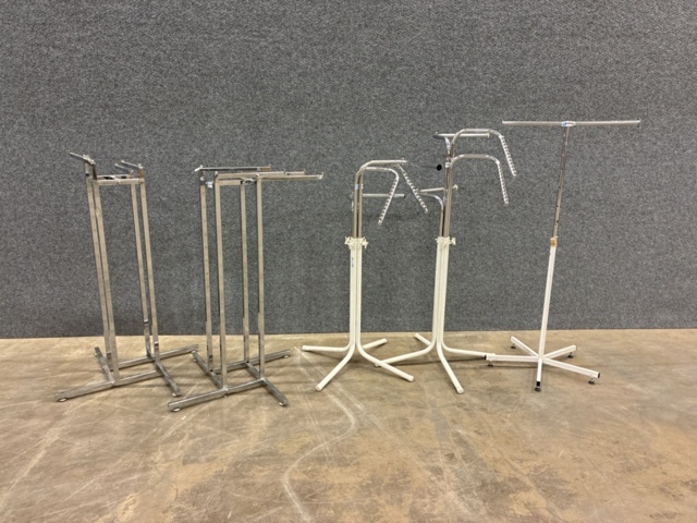 1493446-1 5 pcs Clothes racks