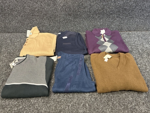 1493449-1 6 pcs Sweaters, size L