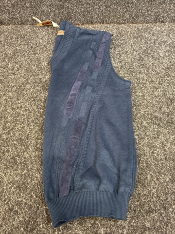 1493449-5 6 pcs Sweaters, size L