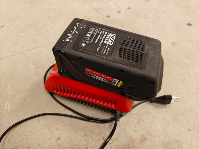 1493490-2 Battery-powered lawn mower Meec Tools 40V