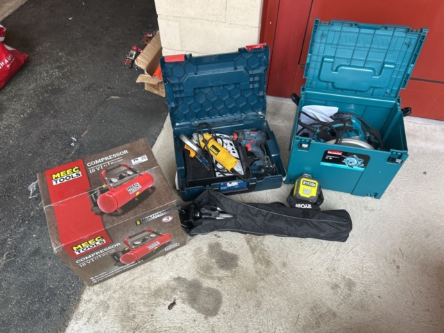 1455025-1 Various power tools - Makita, Bosch, DeWalt and others.