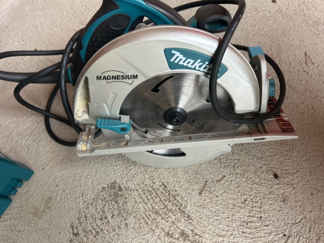 1455025-5 Various power tools - Makita, Bosch, DeWalt and others.
