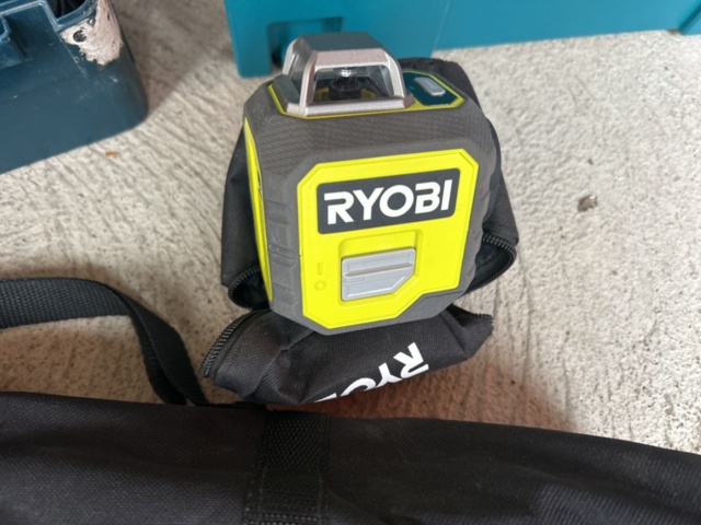 1455025-10 Various power tools - Makita, Bosch, DeWalt and others.