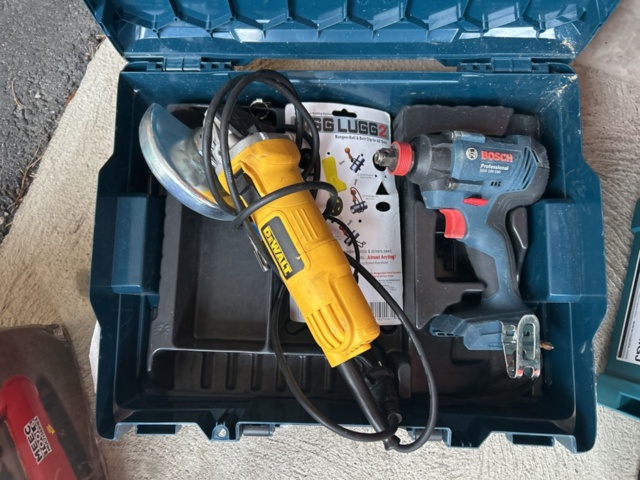 1455025-14 Various power tools - Makita, Bosch, DeWalt and others.