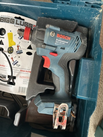 1455025-17 Various power tools - Makita, Bosch, DeWalt and others.