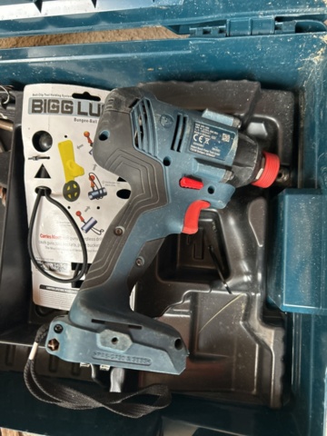 1455025-18 Various power tools - Makita, Bosch, DeWalt and others.