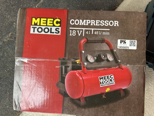 1455025-22 Various power tools - Makita, Bosch, DeWalt and others.