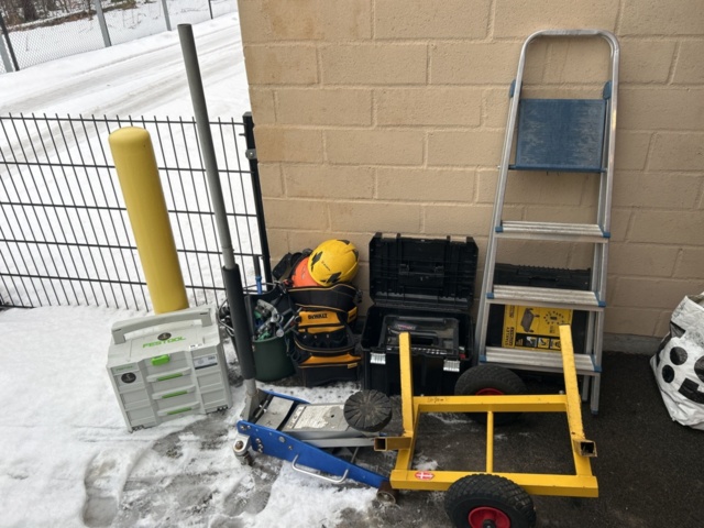 1455027-1 Various tools and work equipment