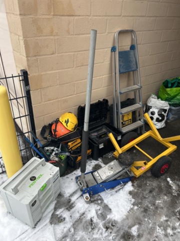 1455027-2 Various tools and work equipment