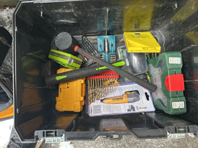 1455027-16 Various tools and work equipment