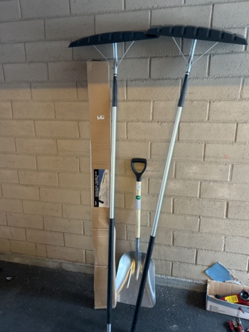 1455032-1 Three roof scrapers one shovel