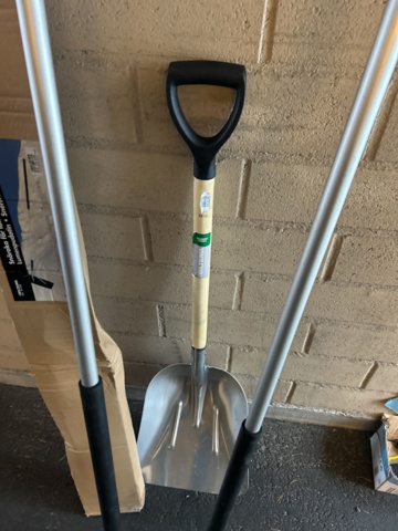 1455032-5 Three roof scrapers one shovel