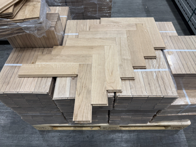 1494544-1 Massivt fiskbensparkett i Ek, 160 kvm, 16x70x350mm