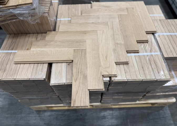 1494544-3 Massivt fiskbensparkett i Ek, 160 kvm, 16x70x350mm