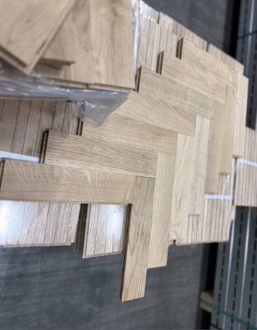 1494544-4 Massivt fiskbensparkett i Ek, 160 kvm, 16x70x350mm