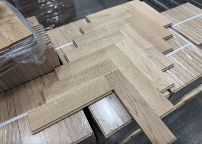 1494544-8 Massivt fiskbensparkett i Ek, 160 kvm, 16x70x350mm