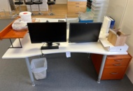 1494014 Desks and monitors
