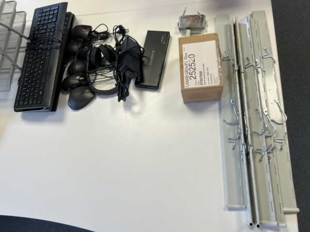 1494015-2 Desktop with content