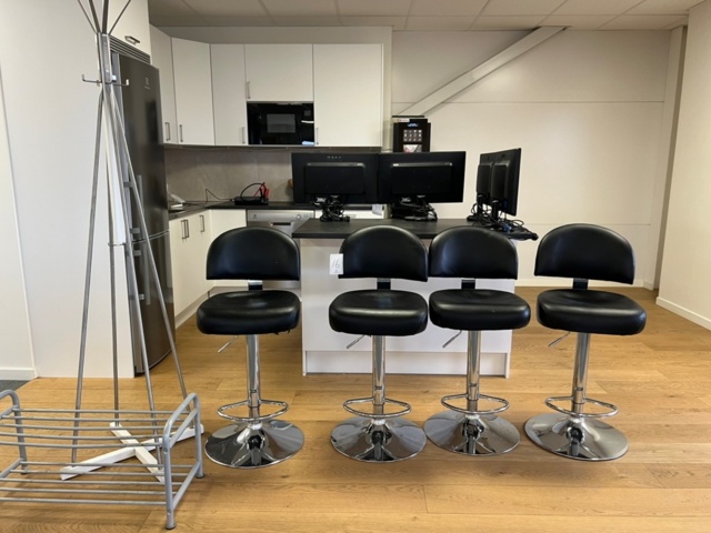 1494016-1 4 bar stools + coat hanger