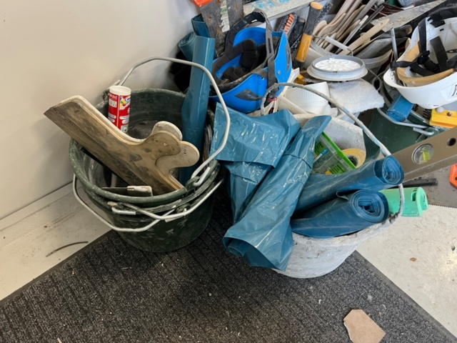 1494026-4 Various hand tools and implements