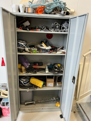 1494025-2 Tool cabinet including contents