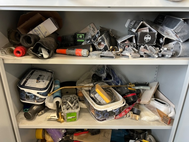 1494025-3 Tool cabinet including contents