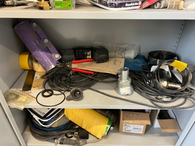 1494025-4 Tool cabinet including contents