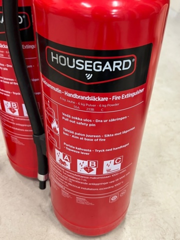 1494038-2 4 powder extinguishers