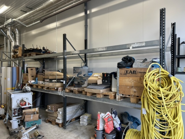 1494050-1 Pallet racking 3 sections including contents