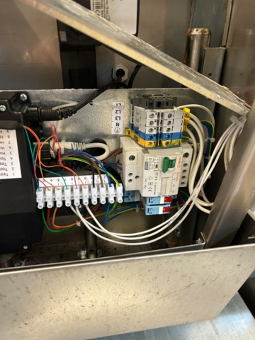 1344236-7 Vara Metall elektriskt stekbord / tippbart stekbord