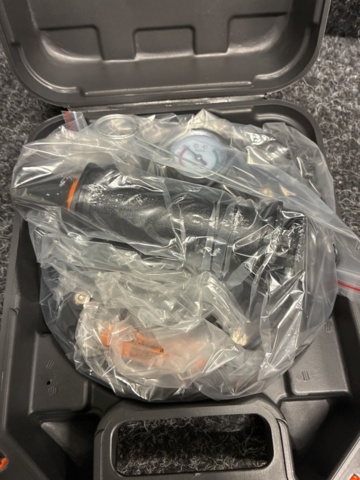 1494573-6 Vacuum suction cup with gauge and pump for tiles/glass (200 kg)