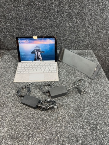 1469619-1 Laptop with docking station - Microsoft Surface Laptop 3 Model 1866