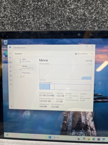 1469619-5 Laptop with docking station - Microsoft Surface Laptop 3 Model 1866