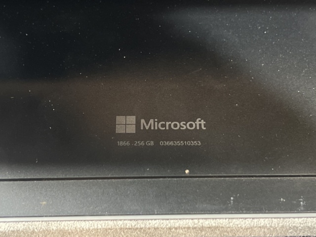 1469619-8 Laptop with docking station - Microsoft Surface Laptop 3 Model 1866
