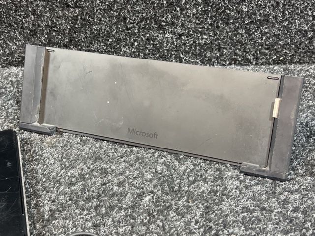 1469619-9 Laptop with docking station - Microsoft Surface Laptop 3 Model 1866