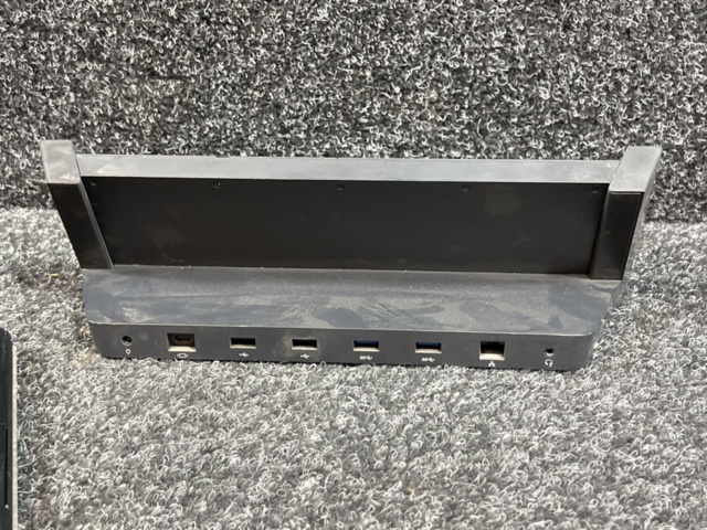1469619-10 Laptop with docking station - Microsoft Surface Laptop 3 Model 1866