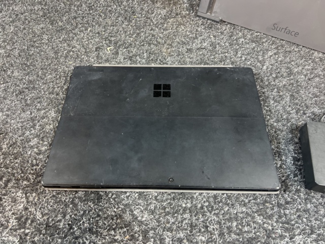 1469620-6 Tablet with keyboard and docking station - Microsoft Surface