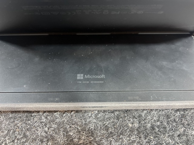 1469620-7 Tablet with keyboard and docking station - Microsoft Surface