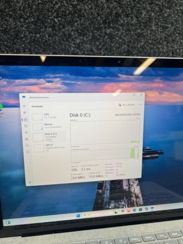 1469621-6 Laptop with charger - Microsoft Surface Laptop