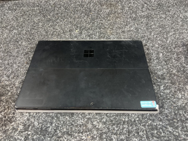 1469622-9 Laptop with keyboard and charger - Microsoft Surface Pro 7