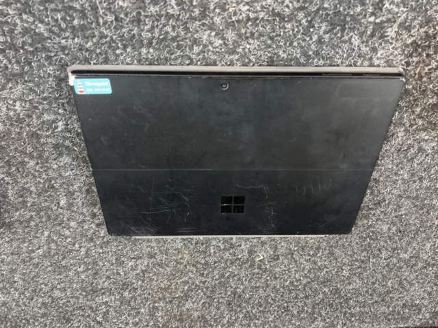 1469622-10 Laptop with keyboard and charger - Microsoft Surface Pro 7