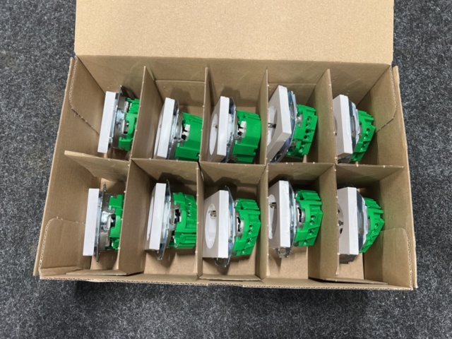 1494592-7 10 pcs Wall socket 1-way Schneider Electric Exxact