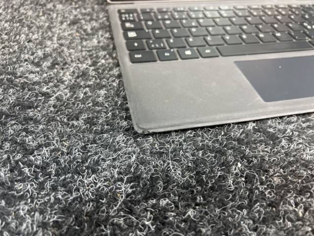 1469623-3 Tablet with keyboard and charger - Microsoft Surface Pro 4