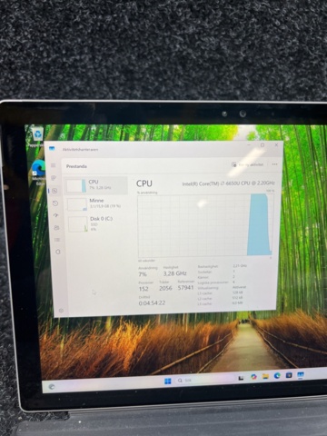 1469623-5 Tablet with keyboard and charger - Microsoft Surface Pro 4
