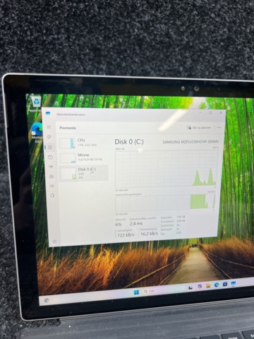 1469623-7 Tablet with keyboard and charger - Microsoft Surface Pro 4
